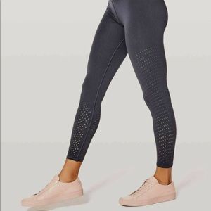 Lululemon Reveal 7/8 Leggings 25”, Size 6